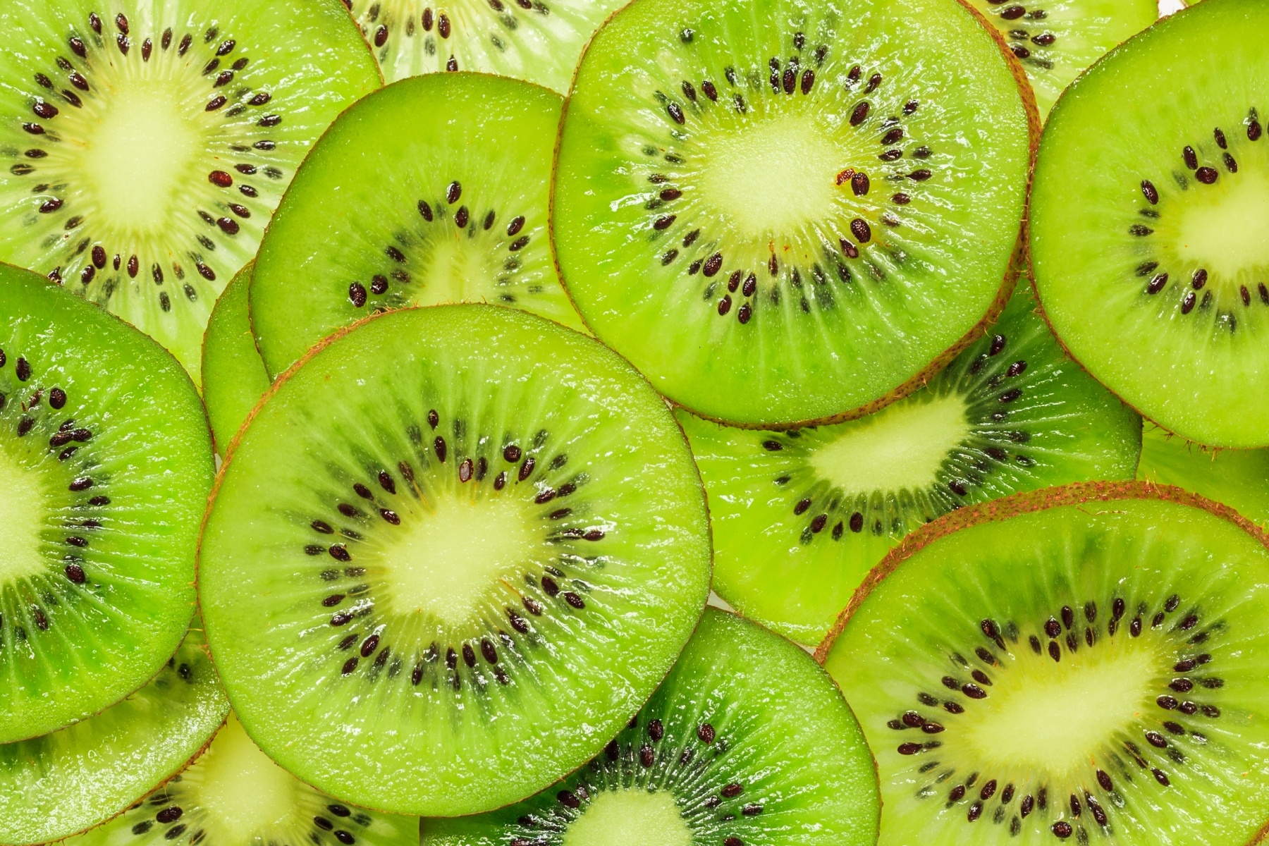 Kiwi. Киви фон. Киви нарезанный. Яблоко киви фон. Киви кусочки.